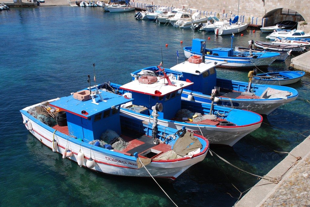 Nel Salento i pescatori mandano in pensione il polistirolo